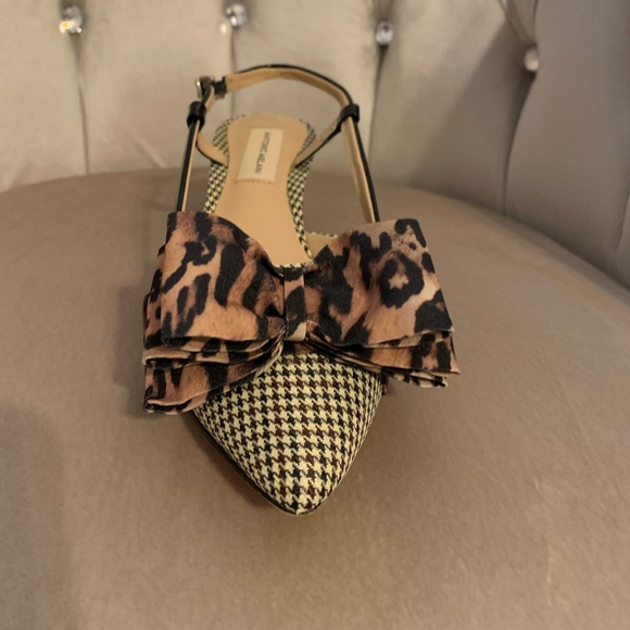 ANTONIO MELANI Shoes - Antonio Melani style Galorie color hounds tooth, with a leopard bow.